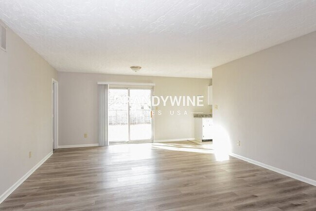 Building Photo - Beautiful 3 Bedroom Home Ready For Move-In!