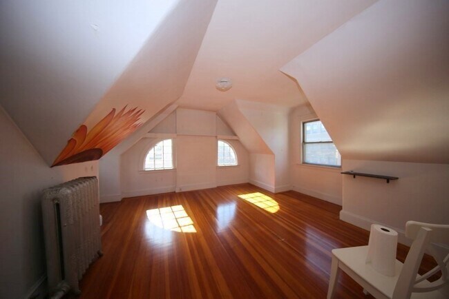 Building Photo - 53 Gardner St