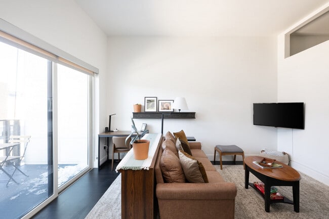 Building Photo - 550 W Juneau Ave