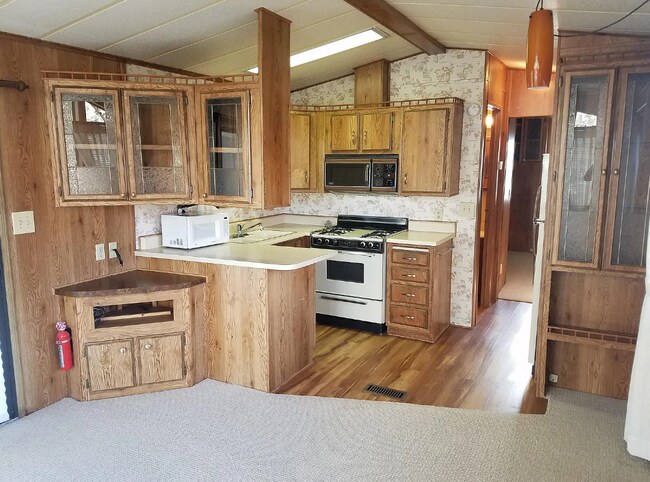 Building Photo - Snowbird Getaway Resort Living