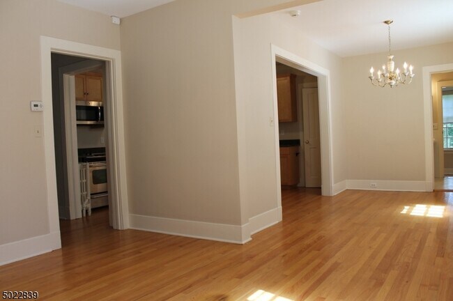 Building Photo - 380 Claremont Rd