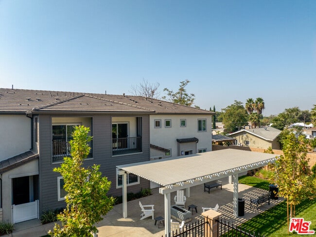 Foto del edificio - 13995 Foothill Blvd