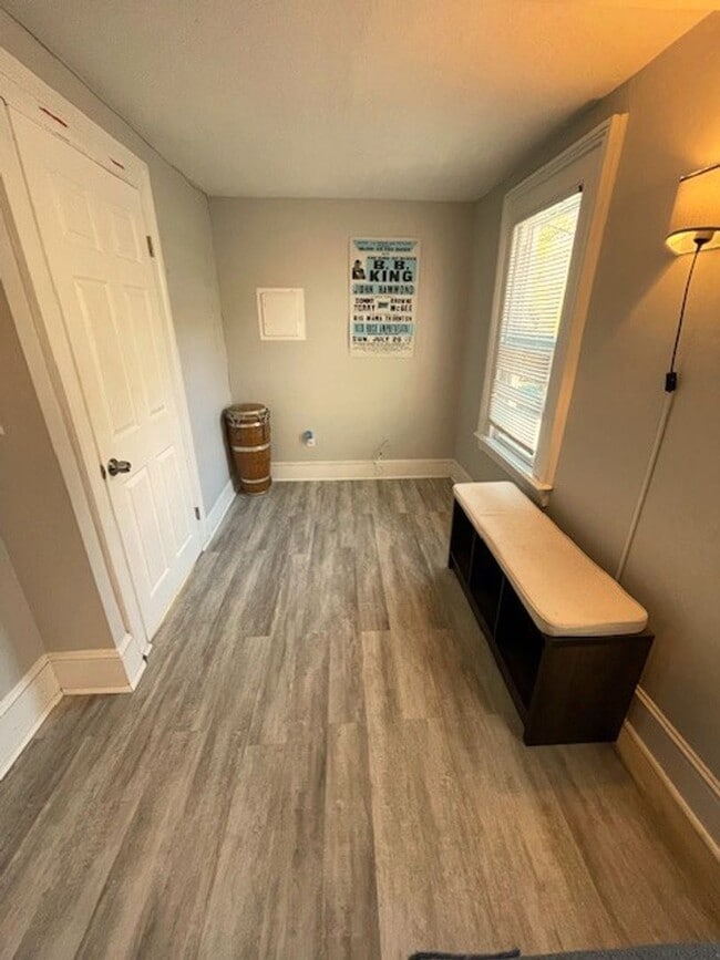 Building Photo - 87 Howe St