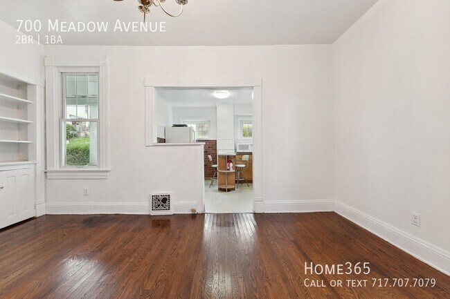 Building Photo - Precious 2 bed 1 bath AVAILALE NOW!!