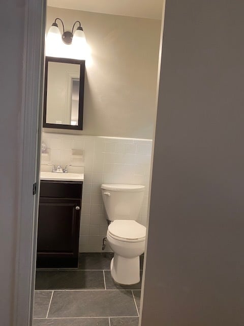 Medio baño en un dormitorio - 2147 Perkerson Rd SW