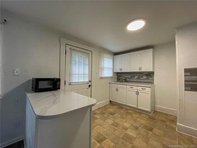Building Photo - 21 Highland Ave