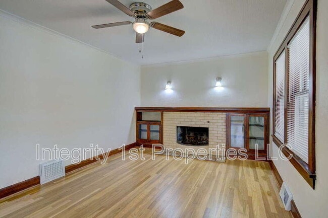 Foto del edificio - 4226 NE Antioch Rd