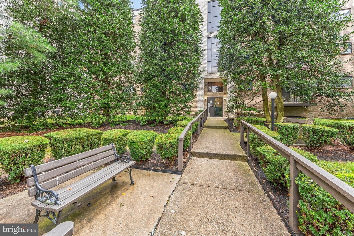 Primary Photo - 400 Glendale Rd