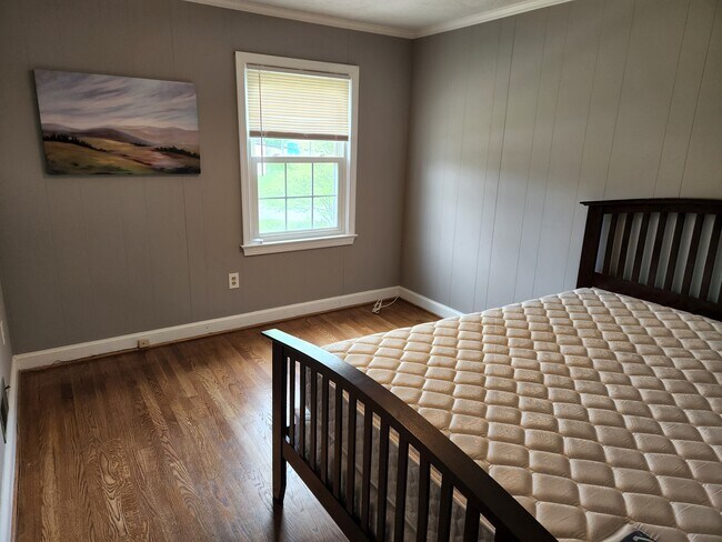 Building Photo - 9005 Eugene Dr