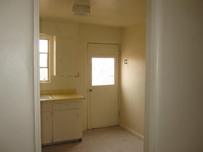 Building Photo - 105 S Bayard