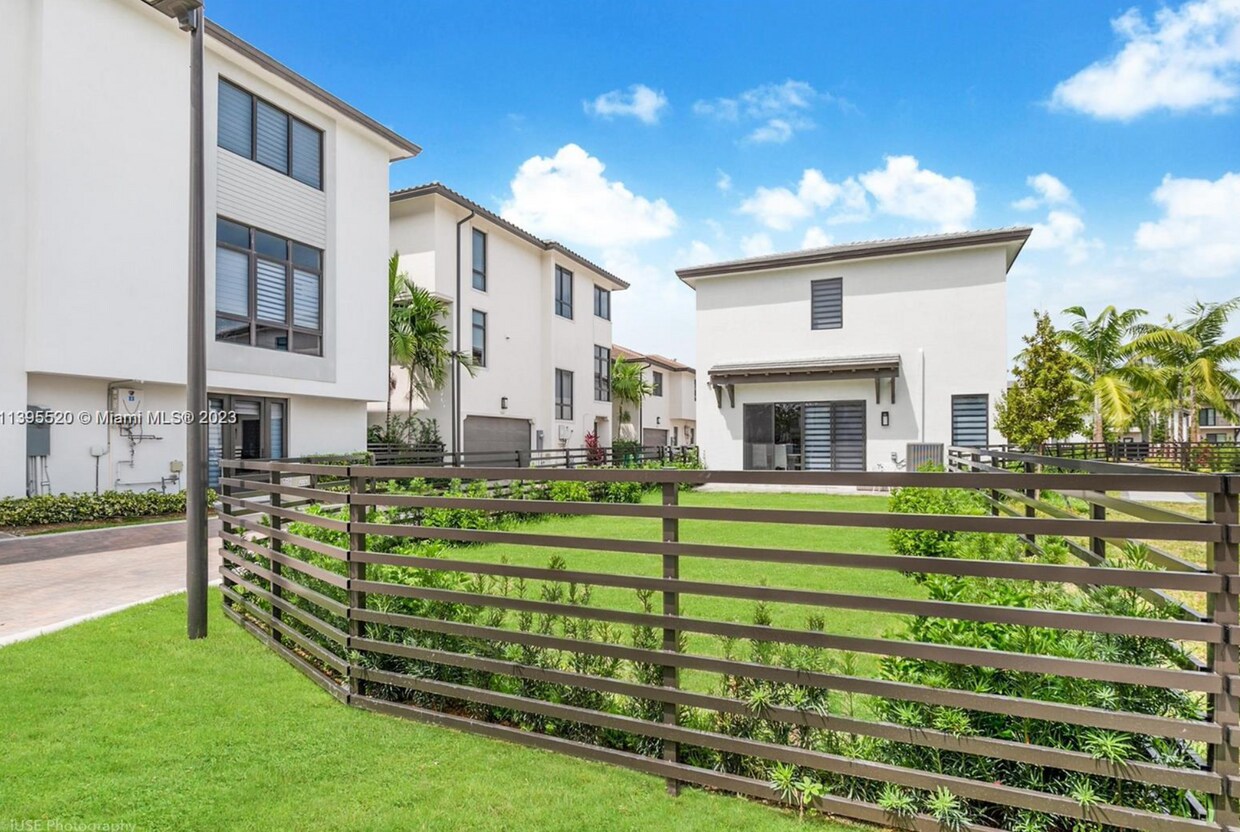 8261 NW 48th Ter, Doral, FL 33166 House for Rent in Doral, FL