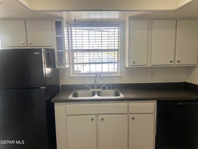 Building Photo - 6700 Escondido Dr