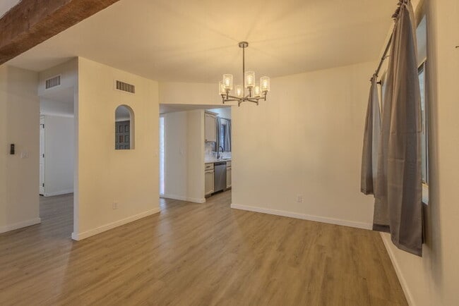 Building Photo - Green Valley Country Club Estates!