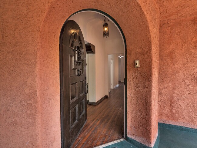 Foto del edificio - 6133 W 6th St