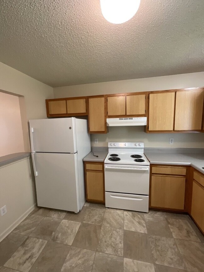 Building Photo - 105 Live Oak Ct