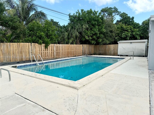 Foto del edificio - 1008 NW 11th Ct