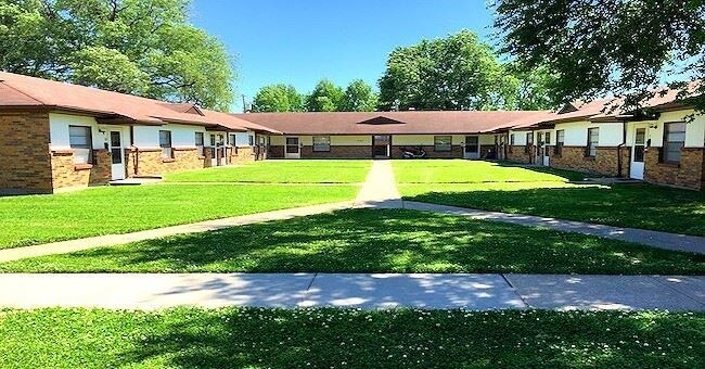 Primary Photo - 440 E Cherry St