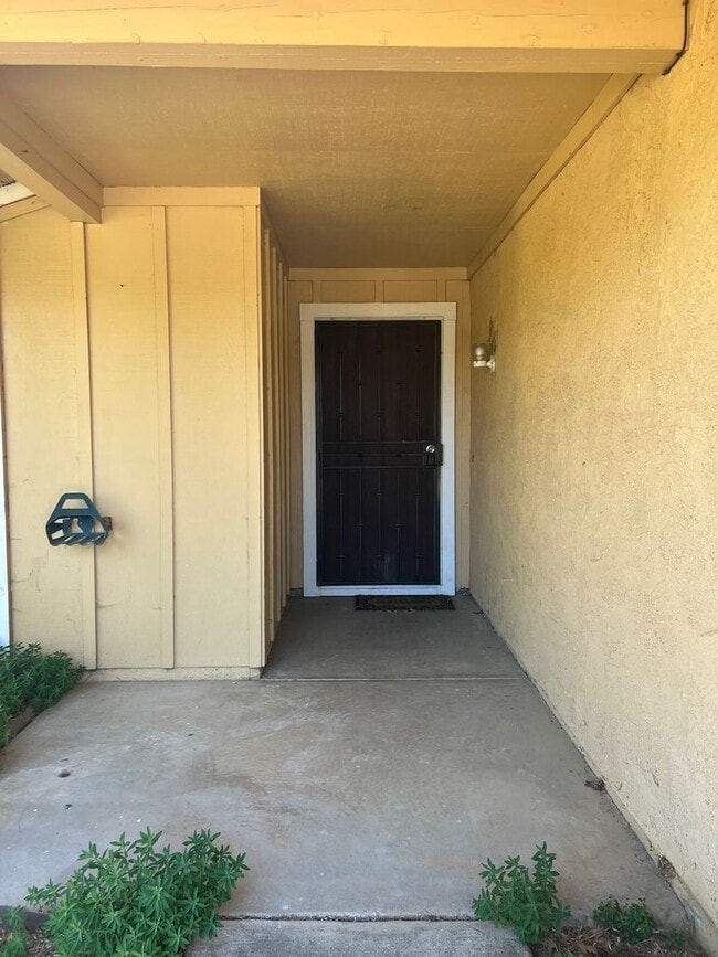 Building Photo - ROSEMONT 3 BR 2 BA House