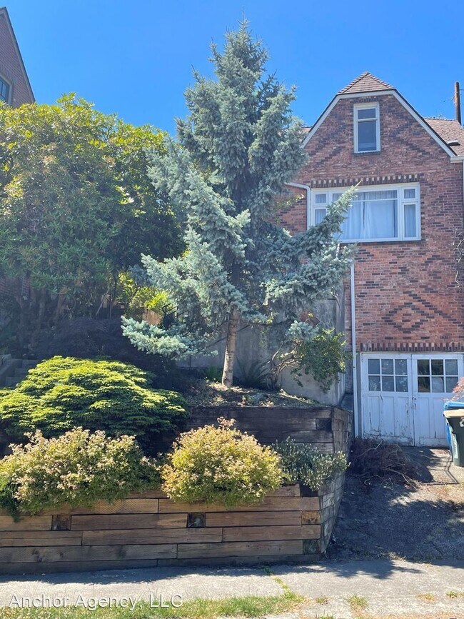 Building Photo - 3 br, 1.5 bath House - 5511 Seward Park Ave S