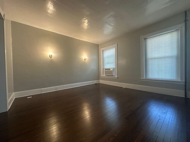 Building Photo - Four-bedroom townhouse in Baltimore