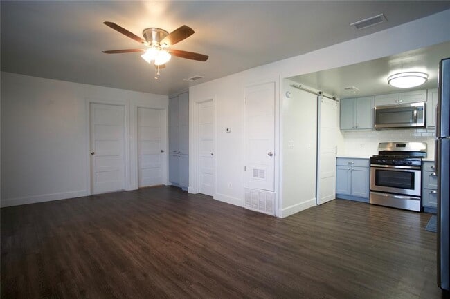 Building Photo - 3202 Pecan Springs Rd