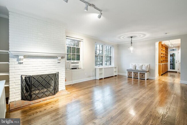 Foto del edificio - 1127 C St SE