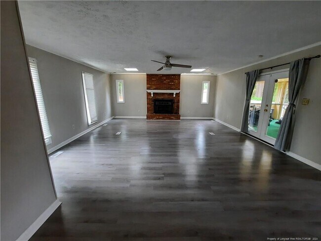 Foto del edificio - 6149 Lonestar Rd