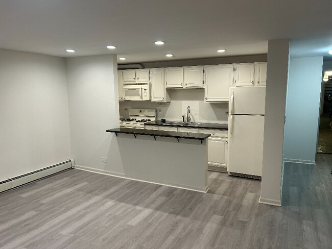 Foto del edificio - 2643 W Greenleaf Ave