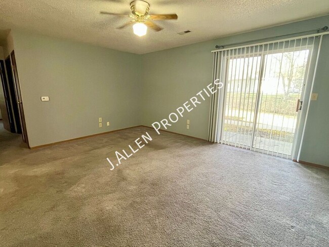 Building Photo - Large, Comfortable, Affordable 2 bed