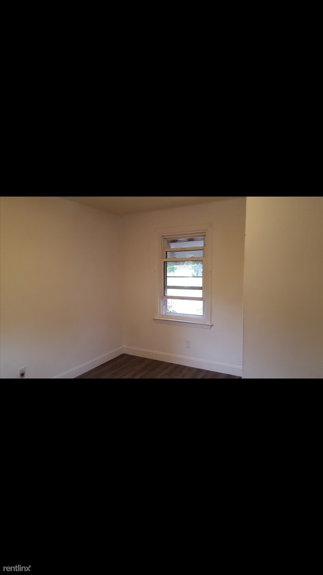 Building Photo - 1080 Sutton Ct