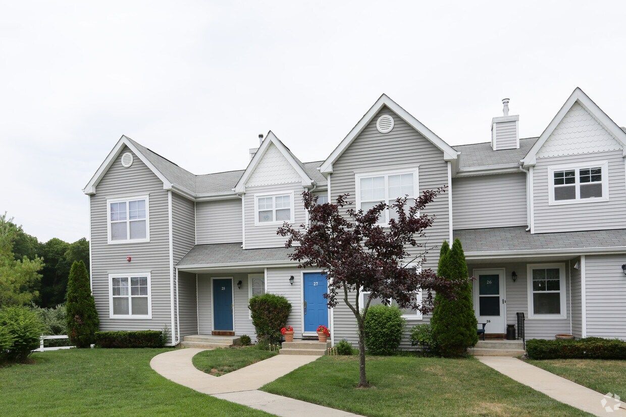Pinewood Estates A Vibrant 55 + Community 203 Pinewoods Cres Middle