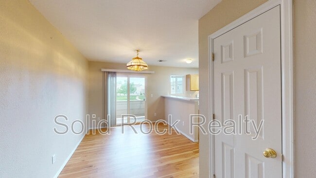Building Photo - 4960 Universal Heights