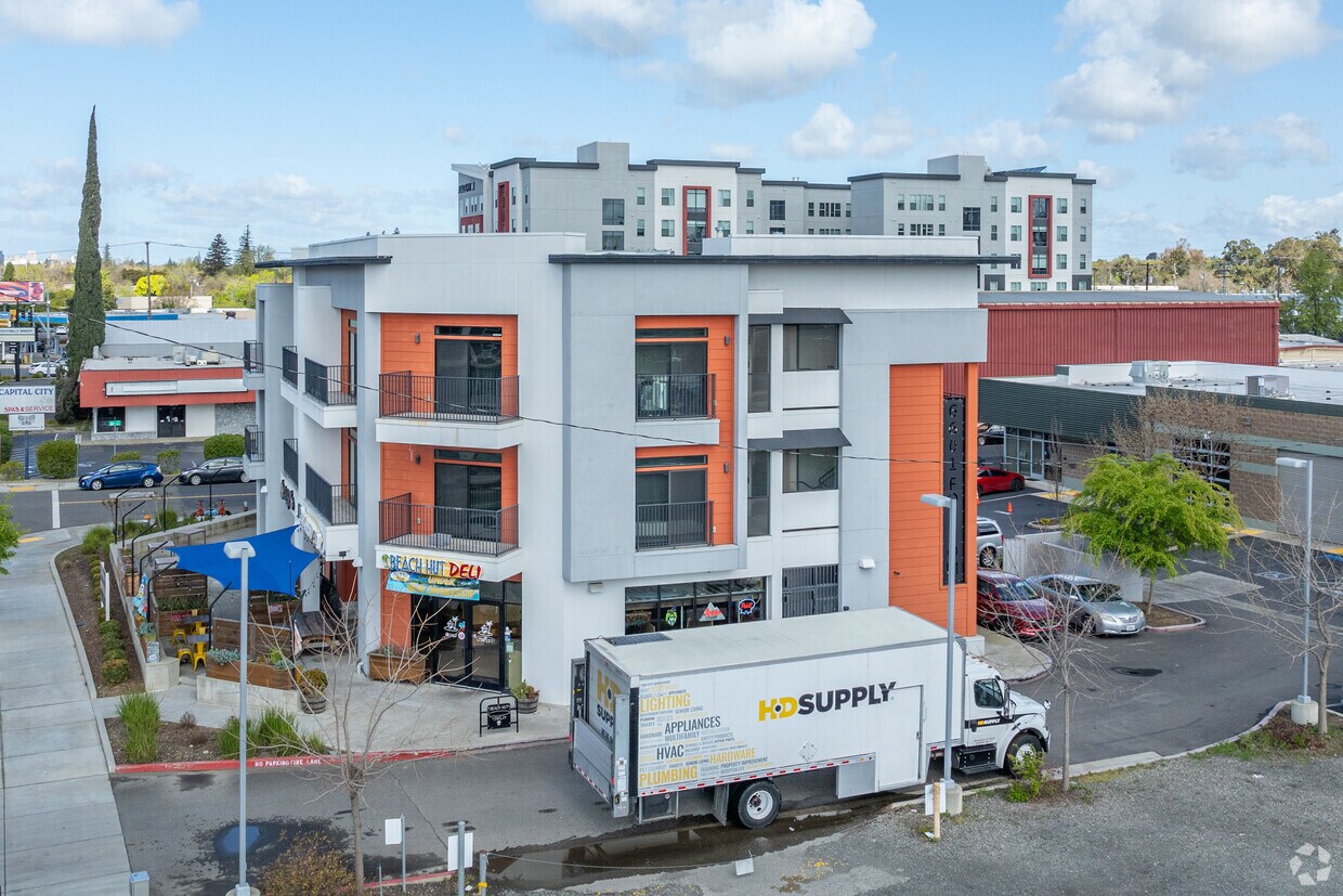 Foto del edificio - 6601 Folsom Blvd