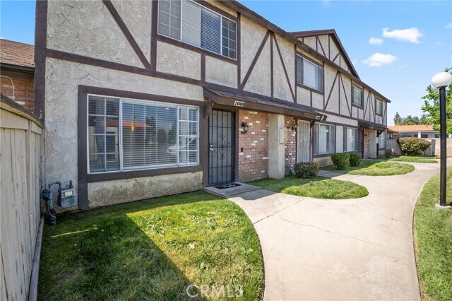 Foto principal - 24069 Fir Ave