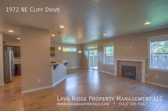 Foto del edificio - 1972 NE Cliff Dr