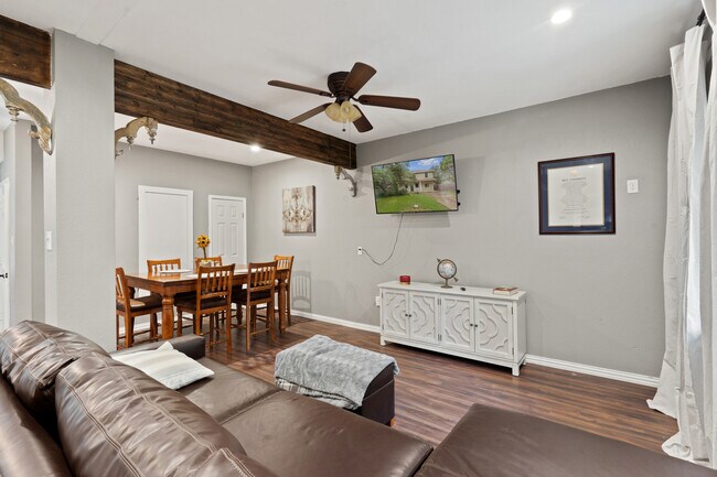 Foto del edificio - 16012 Stewart Rd