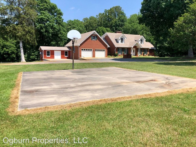 Building Photo - 4 br, 4.5 bath House - 5249 E. Old US 421 HWY