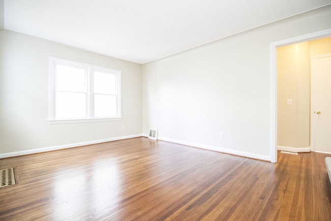 Building Photo - 2125 Loxley Rd