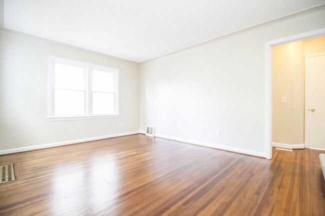 Foto del edificio - 2125 Loxley Rd