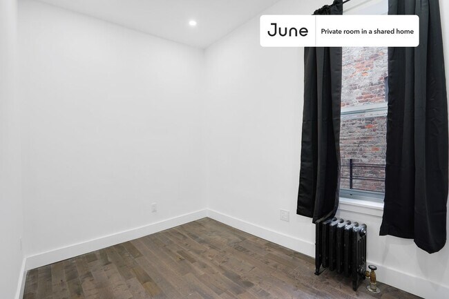 Building Photo - Private bedroom in 4 bed/1 bath Home