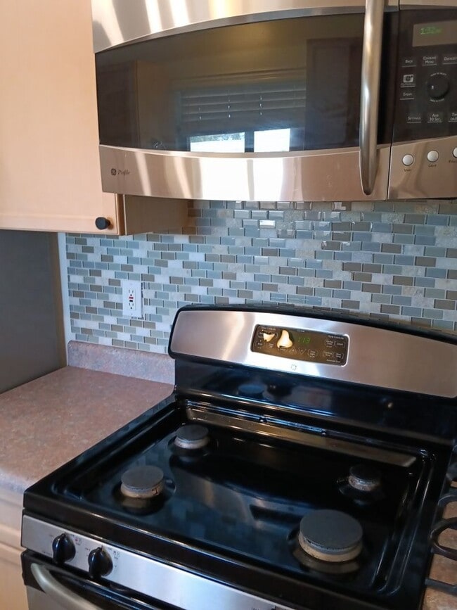 Foto del edificio - 3 Bedroom, 2.5 Bathroom Home! Schedule a Showing!