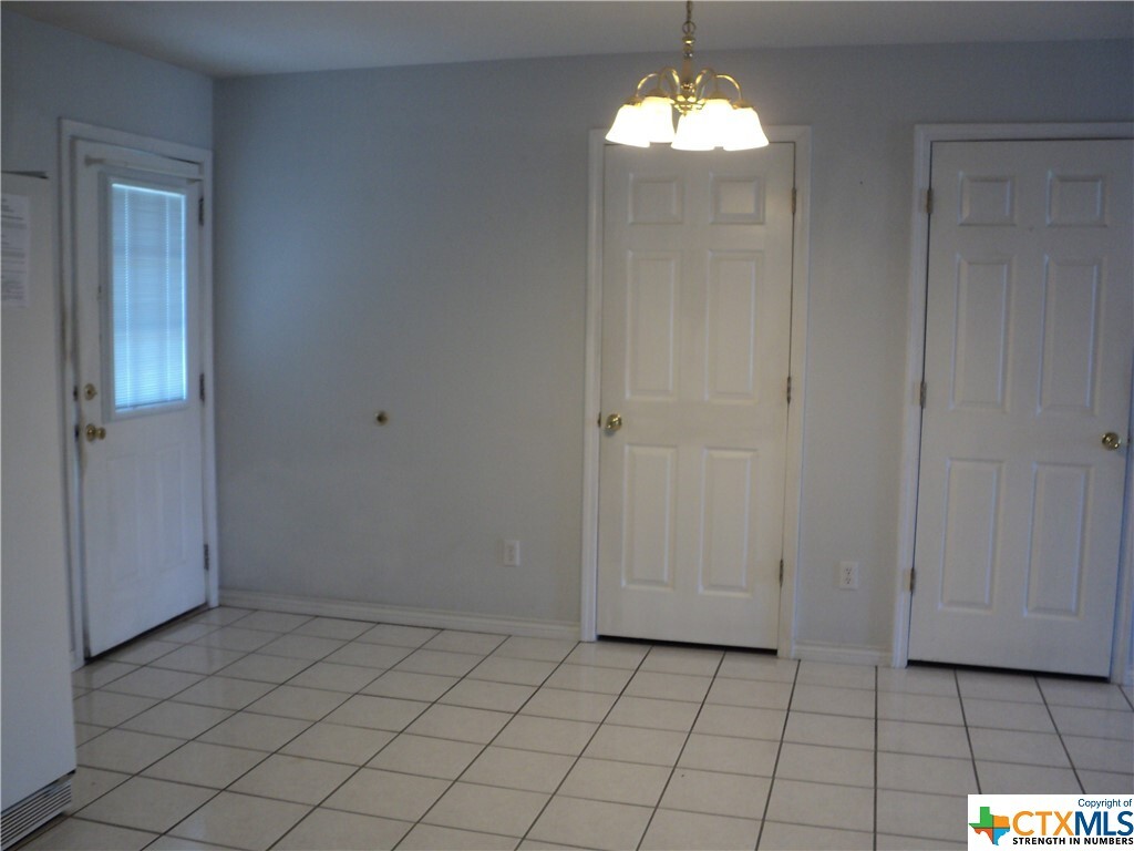 Building Photo - 2403 Quail Ridge Dr