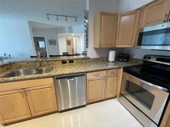 Foto del edificio - 17100 N Bay Rd