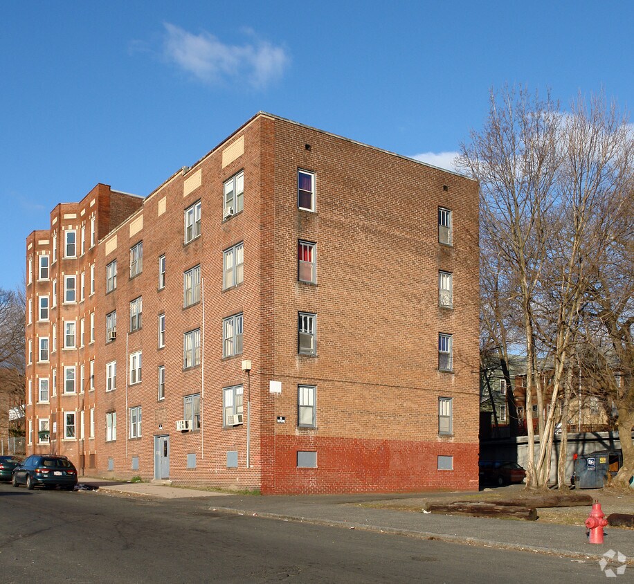 Building Photo - 261 Elm St
