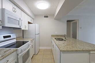 Building Photo - 5323 Summerlin Rd