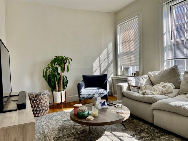 Building Photo - 97 West Cedar St