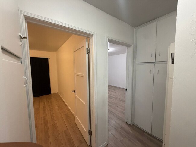Foto del edificio - 537 W Colden Ave