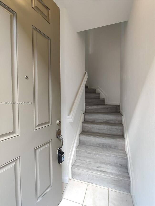 Foto del edificio - 3211 Laurel Ridge Cir