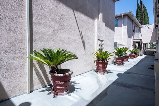 Interior Photo - 216 Palmetto Dr