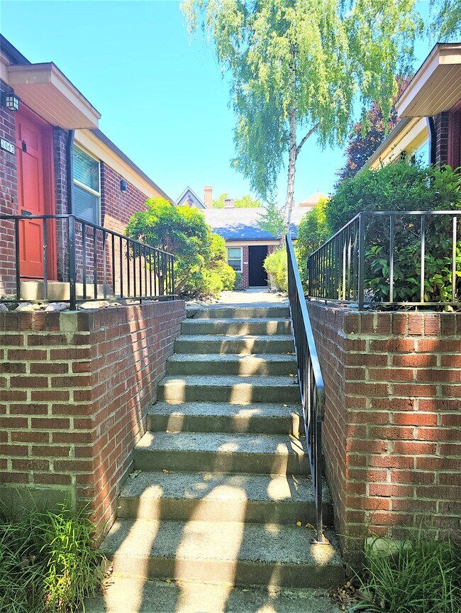 Foto del edificio - Lovely 1 Bed, 1 Bath at Irving Court Apartments